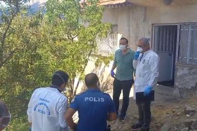 Kendisinden haber alınamayan emekli öğretmen evinde ölü bulundu