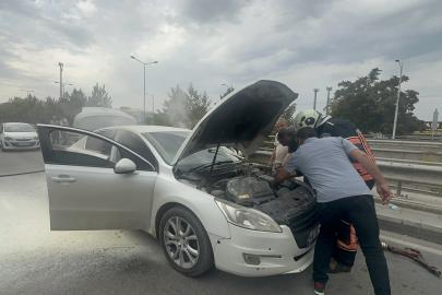 Malatya'da seyir halindeki otomobil aniden alev aldı