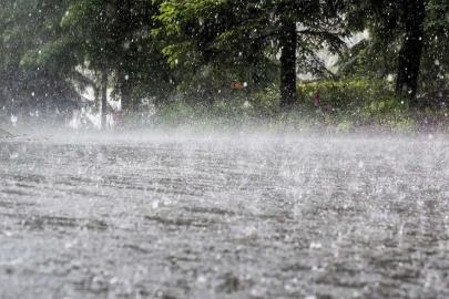Meteoroloji'den yağış uyarısı: Kuzey ve doğu kesimlerde sağanak bekleniyor