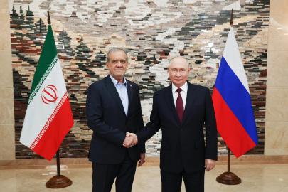 Pezeşkiyen ile Putin Bişkek'te bir araya geldi