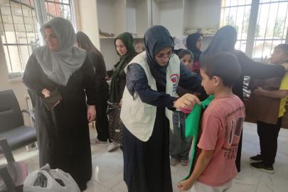 Yetimler Vakfı Van’da yetim çocuklara kırtasiye yardımında bulundu