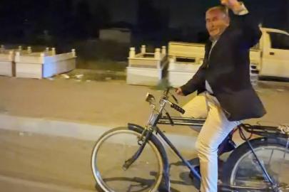 Iğdır’da yaşlı vatandaş Cumhuriyet konvoyuna bisikletiyle katıldı