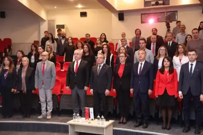 İzmir’in üniversiteleri Cumhuriyet’in kazanımlarını konuştu