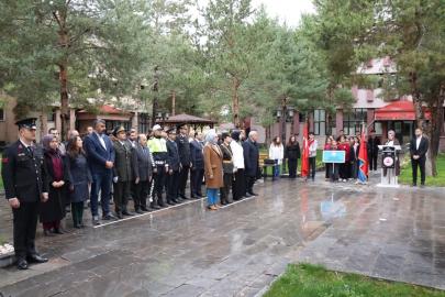 Tercan’da Cumhuriyet Bayramı dolayısıyla çelenk sunma töreni düzenlendi